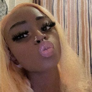 Meet your Posher, Eva